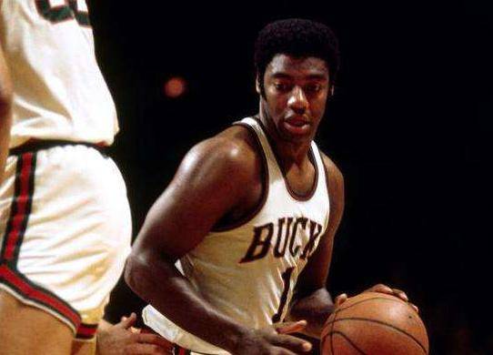 在男子蝶泳 在男子蝶泳